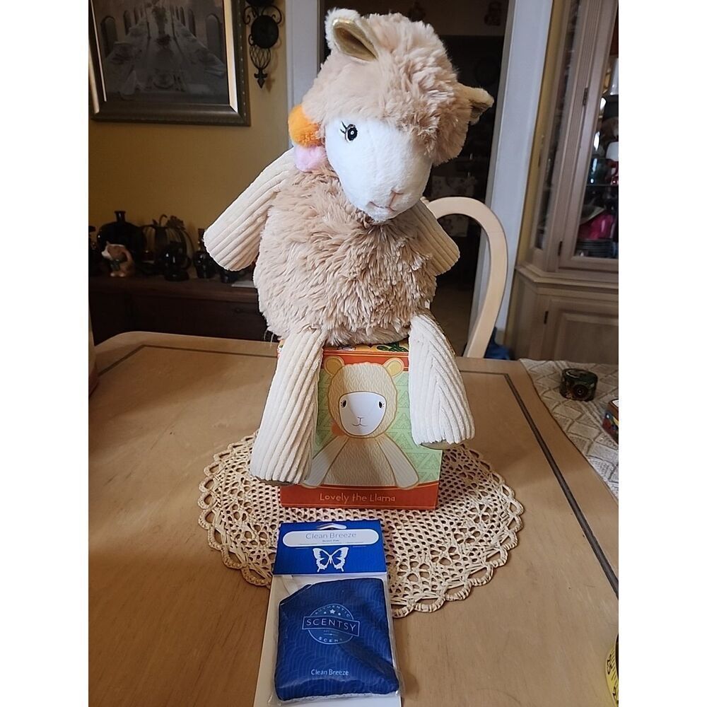 Scentsy Buddy Lovely The Llama Stuffed Animal With Scentsy Pad Clean Breeze